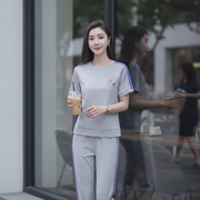 Crew-neck pullover bear-themed outfit